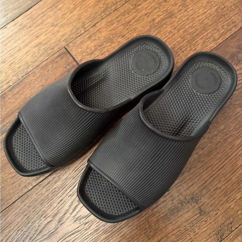 Totes Black Slide Sandals NWOT size 8